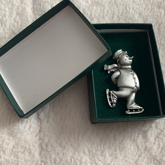 New in box silver Snowman Pin/Brooch Holiday - Picture 10 of 11